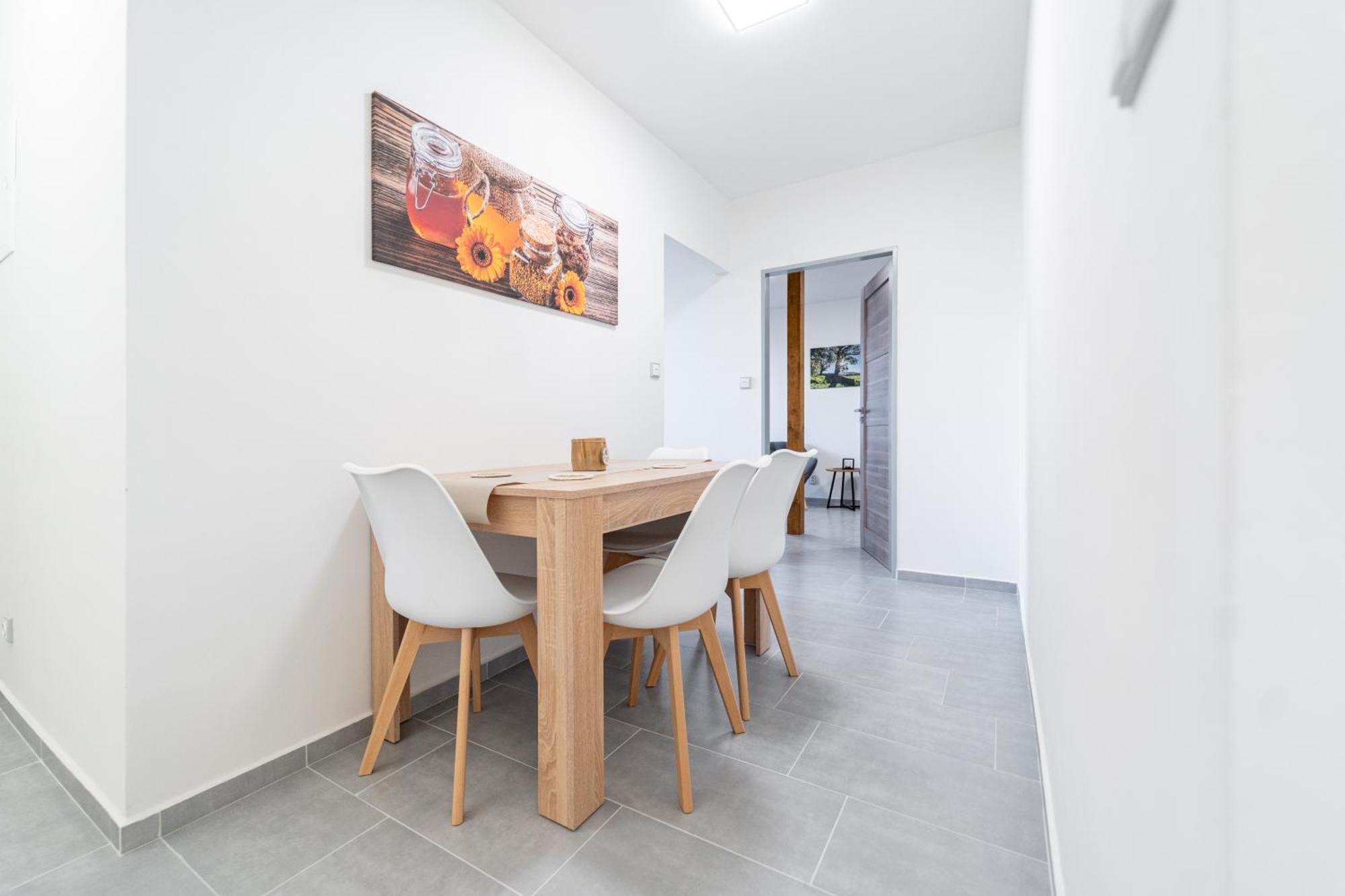 Apartmany Tera Miletín Екстериор снимка